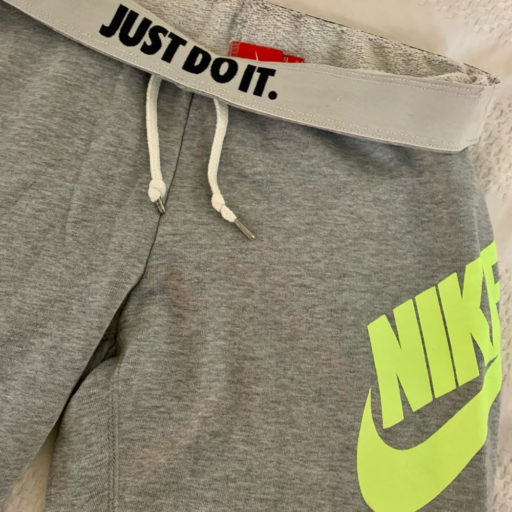 NIKE SWEATPANTS